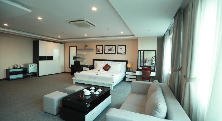Image of Suite with City View 0