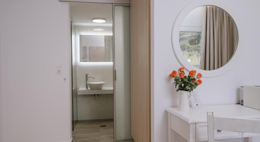 Image of Superior Triple Room with Sea View 6