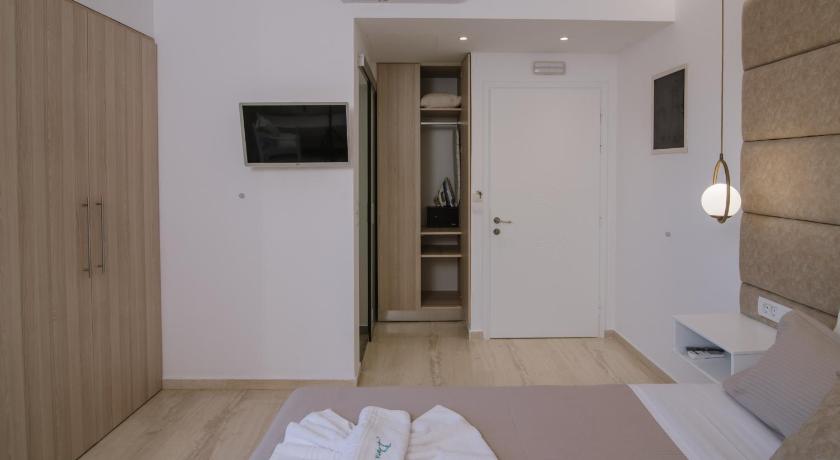 Image of Triple Room with Garden View 7