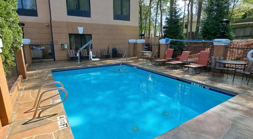 Comfort Inn & Suites Peachtree Corners photo