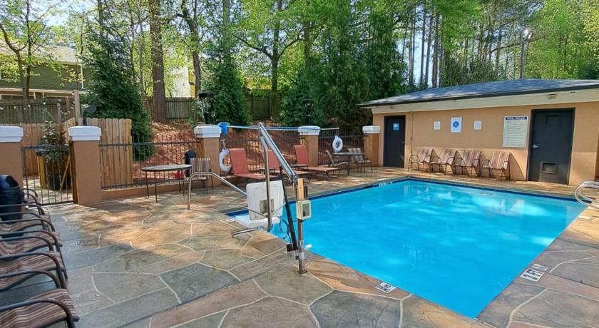 Comfort Inn & Suites Peachtree Corners photo