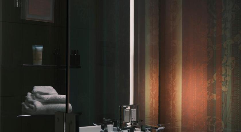 Image of Luxury King Room 3