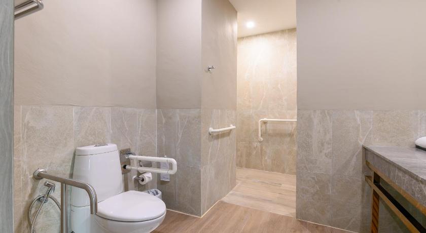 Image of Deluxe Family Suite 10