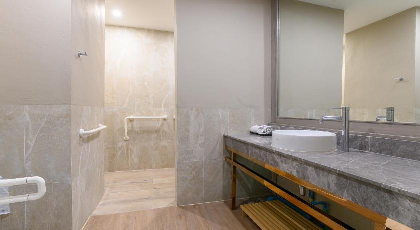 Image of Deluxe Family Suite 2