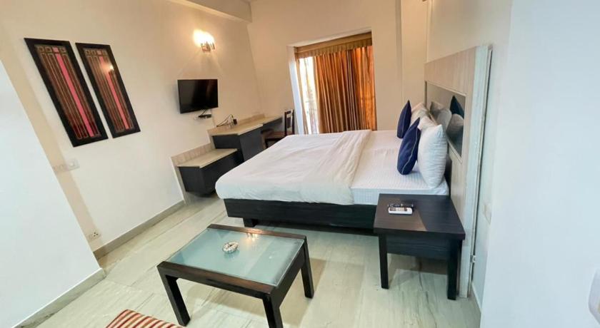 1BHK Serviced Apartments near Artemis Hospital photo