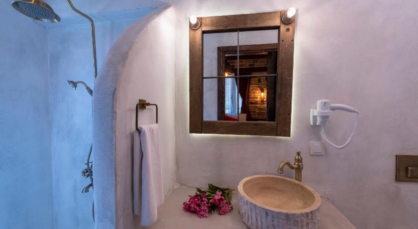 Santorini in October: Unleash the Hidden Charms
