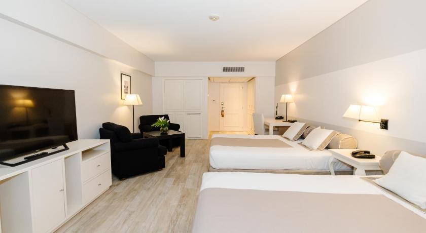 Image of Superior Family Room 5