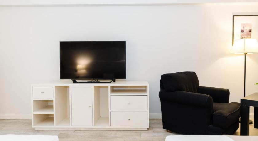 Image of Superior Family Room 12