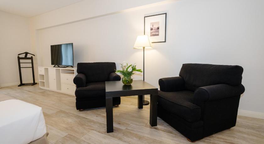 Image of Superior Family Room 9