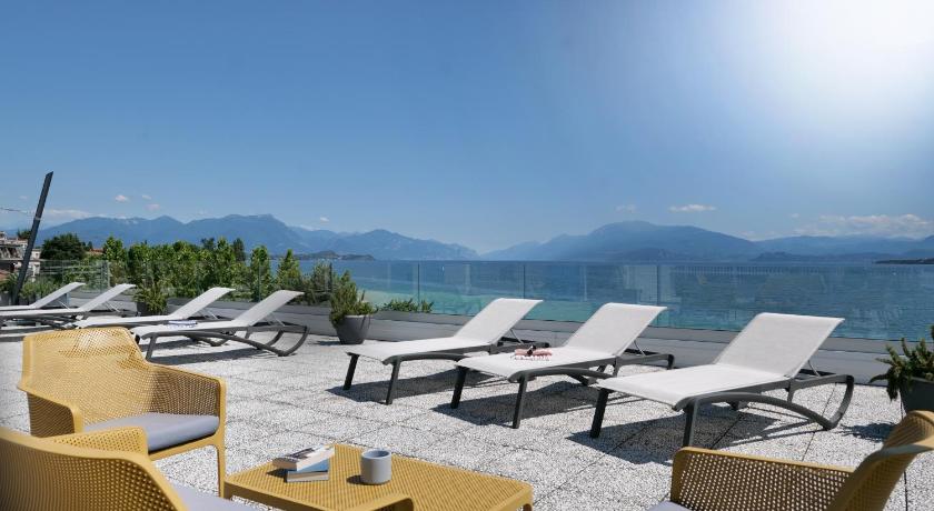 Hotel Riviera photo