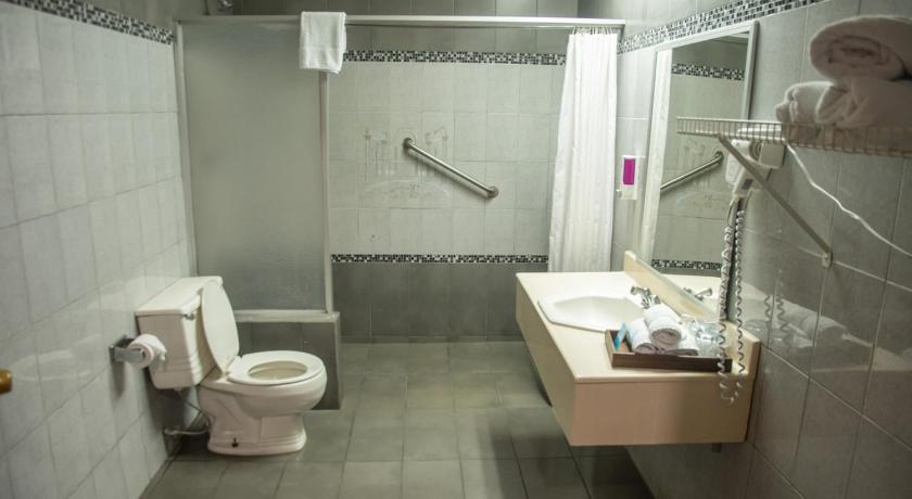 Image of Standard Queen Room 4