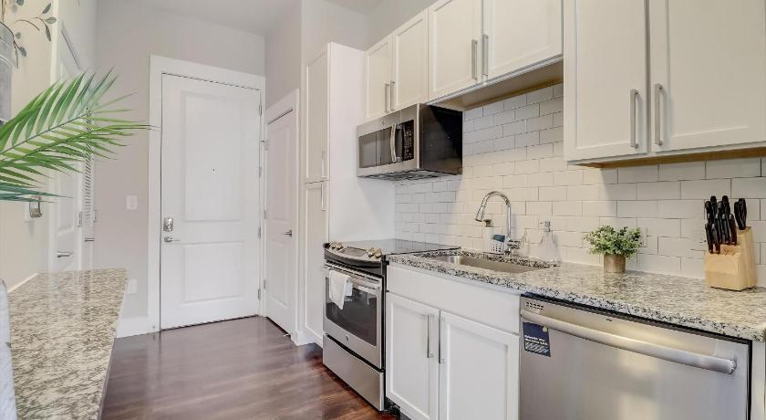 FRONTDESK Berkshire Dilworth Apts Midtown Charlotte photo