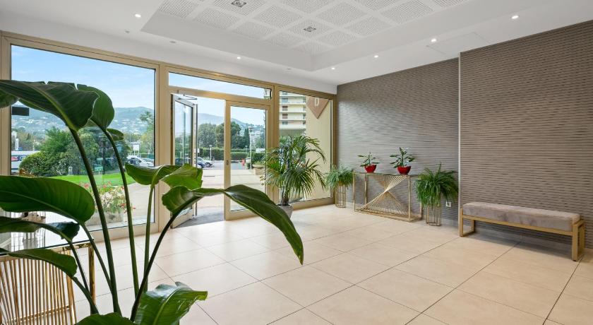 Appart Hotel Mandelieu photo