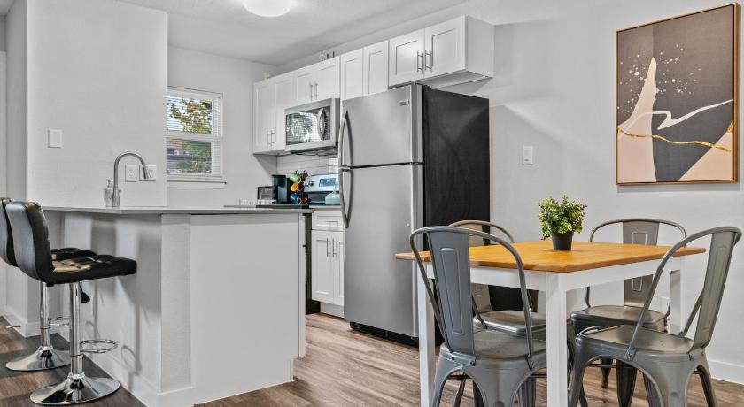 Evonify Stays - Hyde Park Apartments - UTEXAS photo