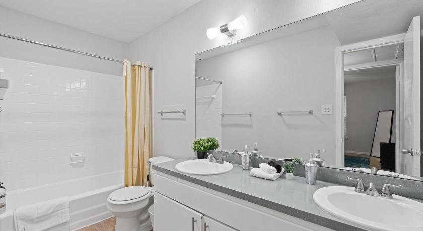 Evonify Stays - Hyde Park Apartments - UTEXAS photo