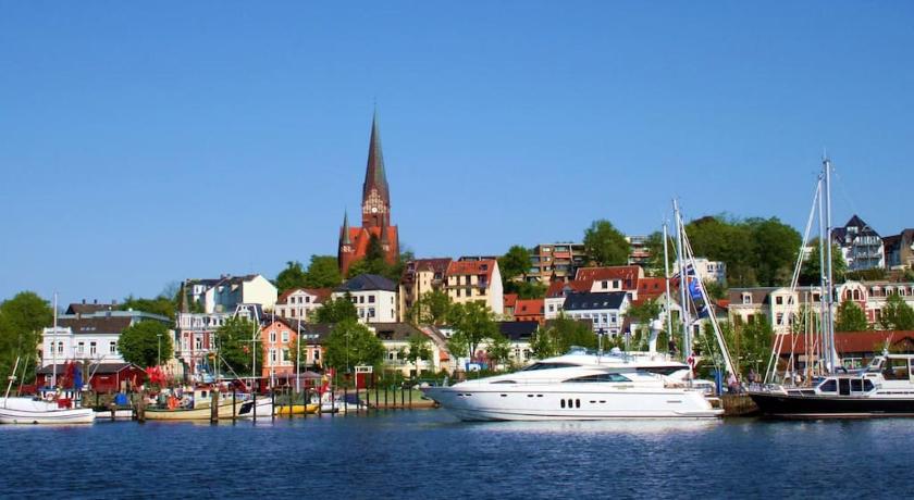 Gemutliche 2-Zi-Whg, Strandnahe, kostenloser Parkplatz, Schlusselbox, 24/7 Selfcheckin