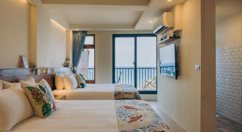 Image of Family Deluxe Sea View 1