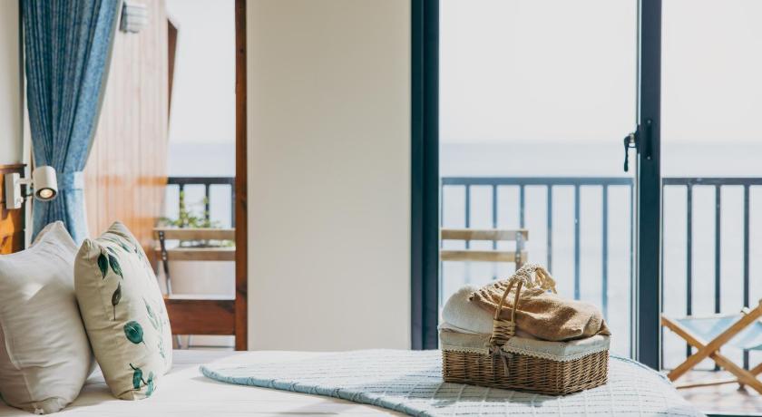 Image of Sea View Double Room with 2 Single Beds 4