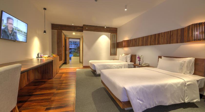 Image of Executive Twin Room with Balcony 15