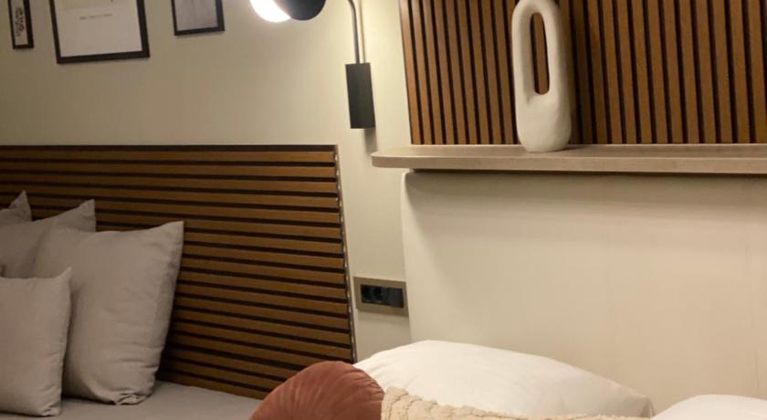 Image of Triple Room with Balcony 15
