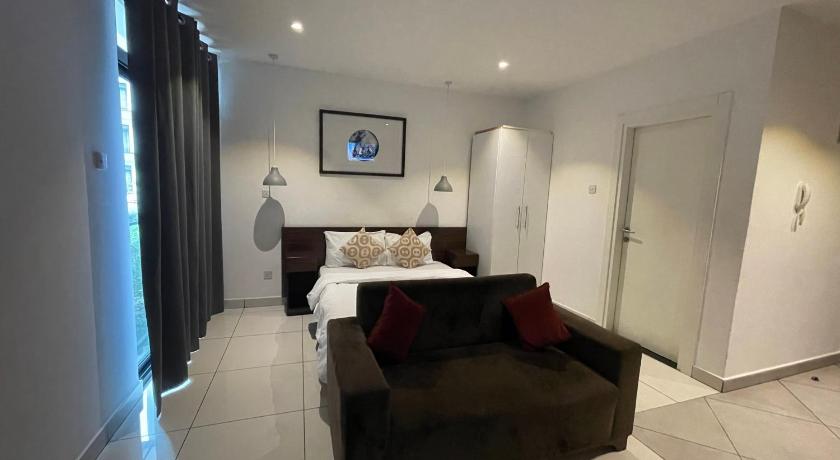 Embassy Gardens Luxury Suites & Apartments photo