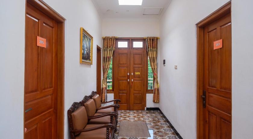 RedDoorz Syariah @ Griya Thamrin Manahan Solo – Surakarta (Solo), SD