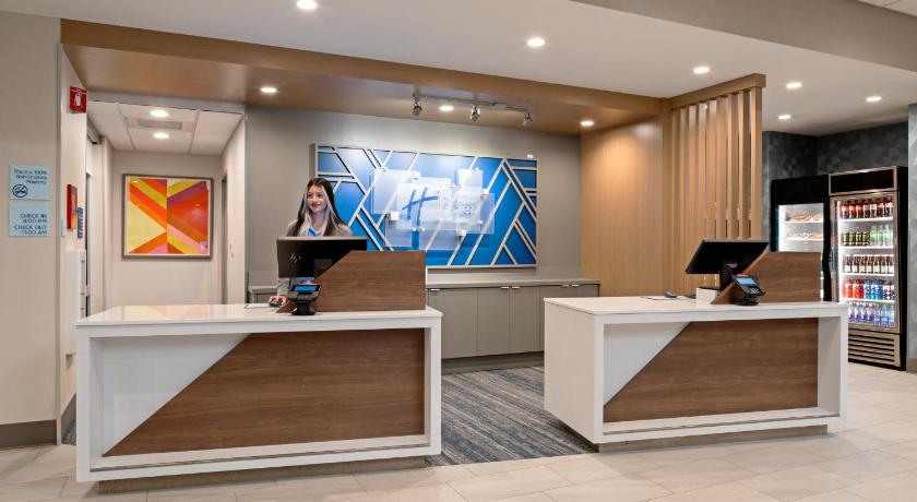 Holiday Inn Express And Suites Hollister photo