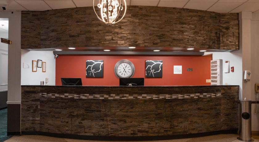 Ramada by Wyndham Cedar Rapids photo