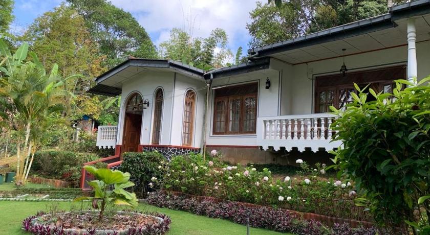 Eeshani Guest Inn photo