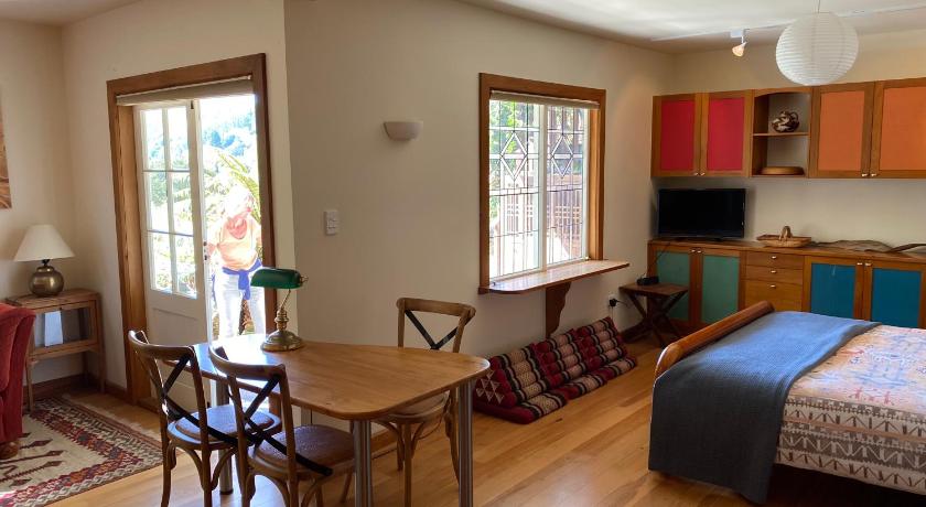 Image of Studio Apartment with Garden Views 7