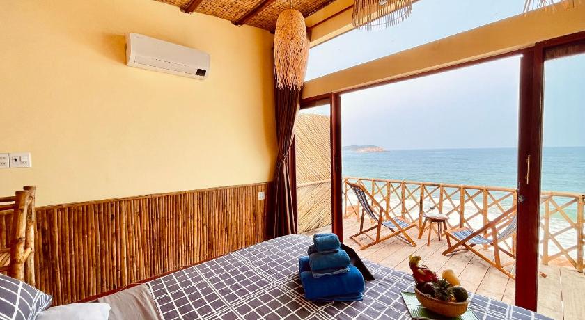 Phòng Giường Đôi có Ban công và Nhìn ra Biển (Double Room with Balcony and Sea View)tooltipPhòng Giường Đôi có Ban công và Nhìn ra Biển (Double Room with Balcony and Sea View)