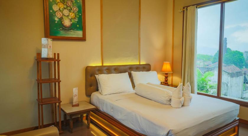 Image of Family Room 2 5