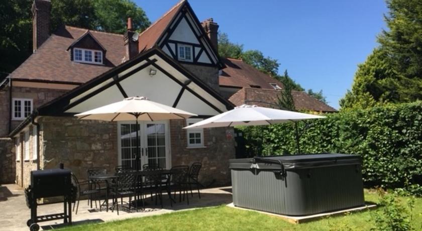 10 Top Hotels in Nannerch | Places to Stay w/ 24/7 Friendly Customer Service