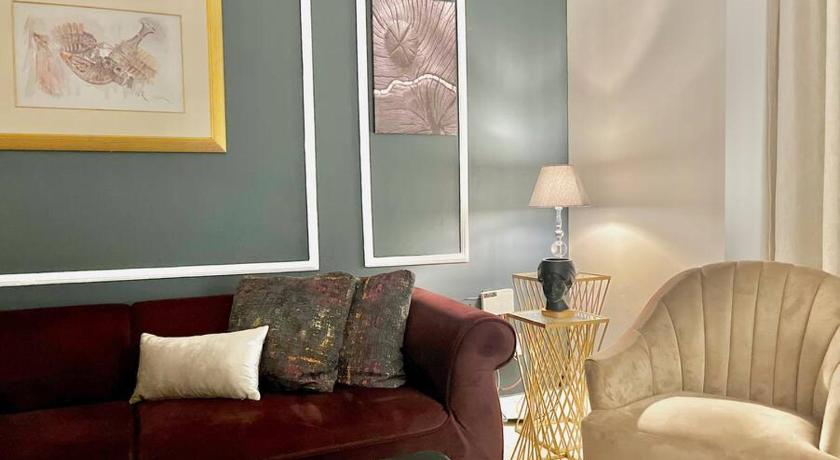 Chic 3 bedroom apartment - image 13