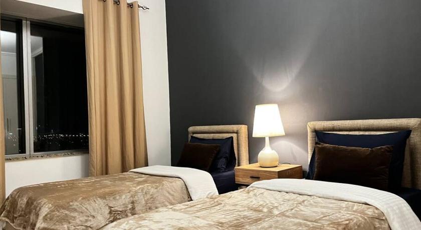 Chic 3 bedroom apartment - image 11