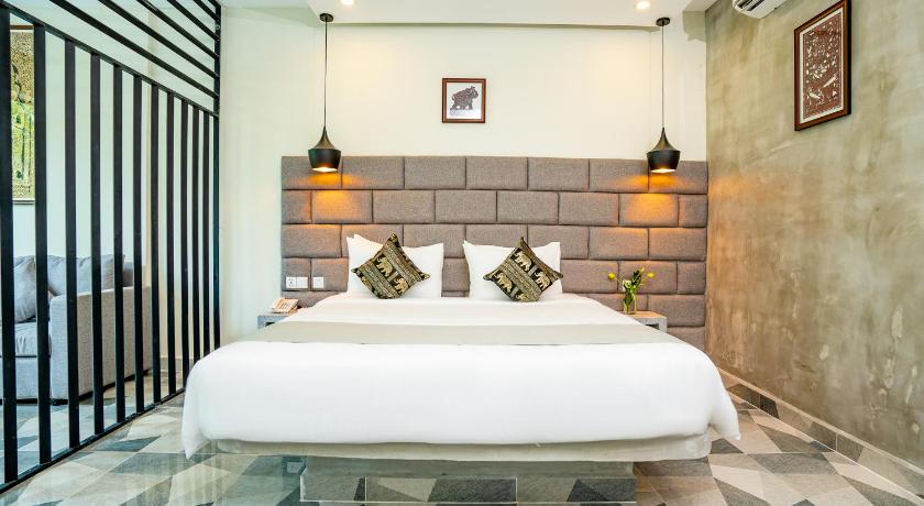 Image of Deluxe King Garden View 3