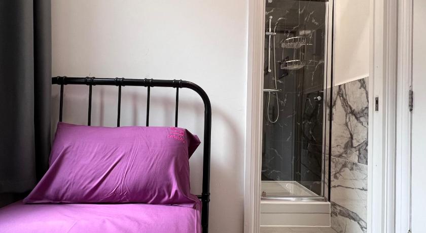 Image of Single Room Ensuite 6