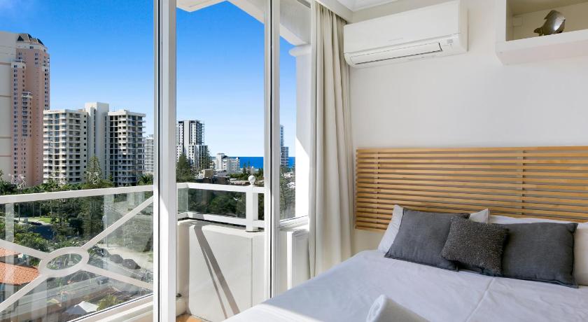 Cosy Balcony Studio Near Broadbeach Shops & Dining photo