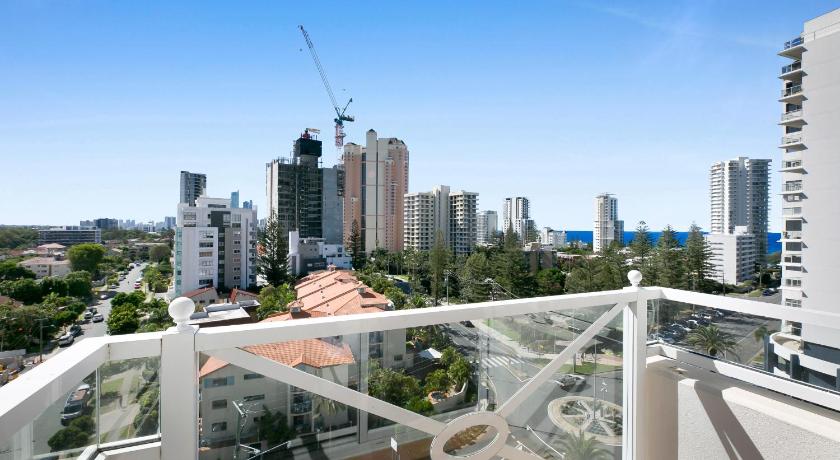 Cosy Balcony Studio Near Broadbeach Shops & Dining photo