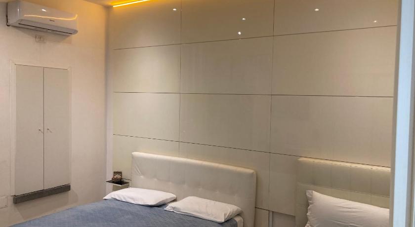 Image of Superior Triple Room 15