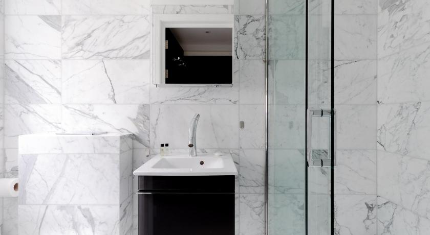 Aldgate East Apartments photo