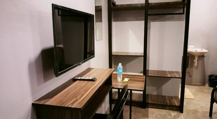 Cebu KM Pension Hotel exterior