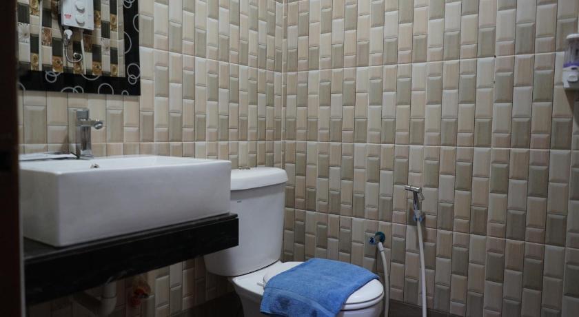 Image of Standard Queen Room 12
