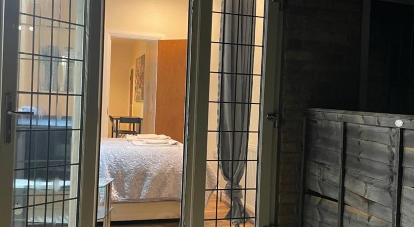 Amazing Studio Apartment in North East London photo