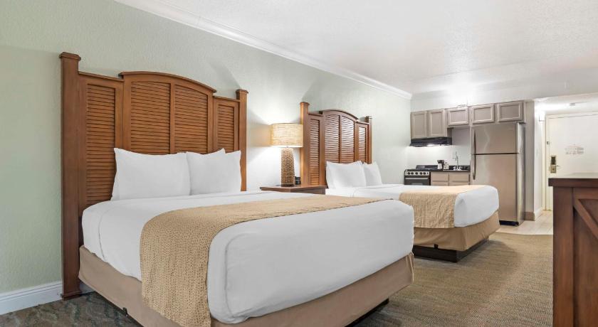 Image of 2 Queen Beds, Non-Smoking, Street View, Kitchenette 0