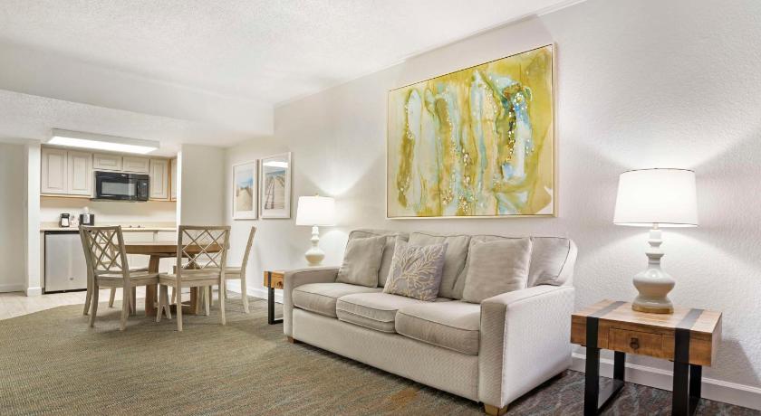 Image of Suite-2 King Beds, Non-Smoking, Street View, Kitchenette 0