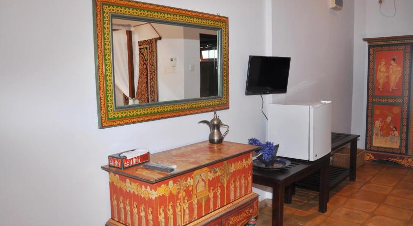 Solomon Beach Hotel photo