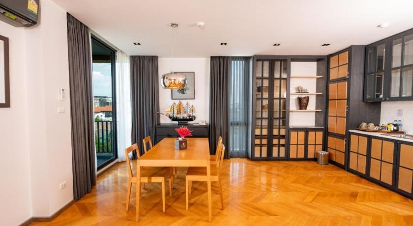 Image of Signature Suite Garden View 9