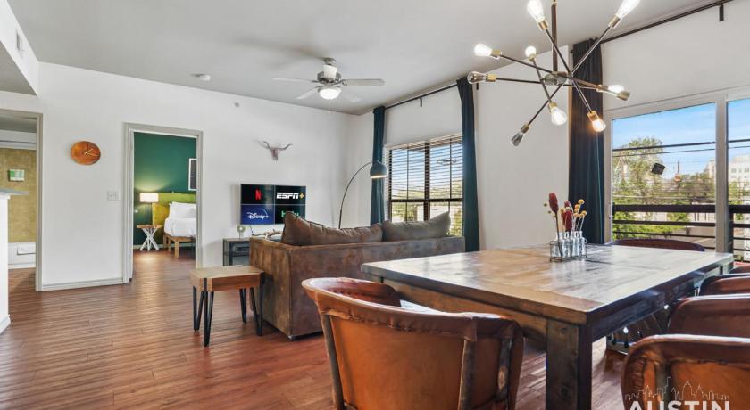 Austin Stylish 4BR with Smart TV and Free Garage Parking 4-Star Accommodation lobby