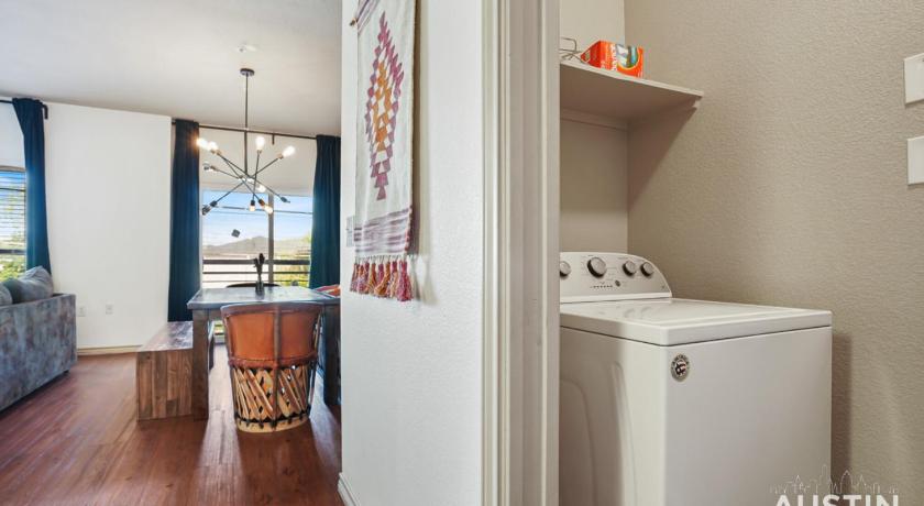 Austin Stylish 4BR with Smart TV and Free Garage Parking 4-Star Accommodation amenity